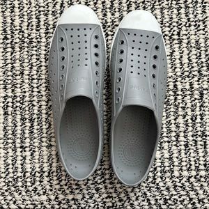 Native men's size 10